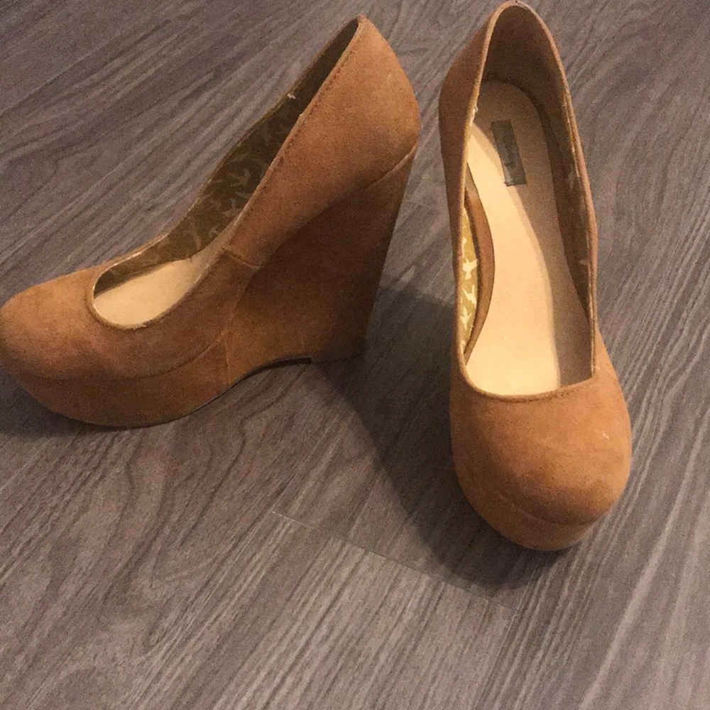 Tan wedges